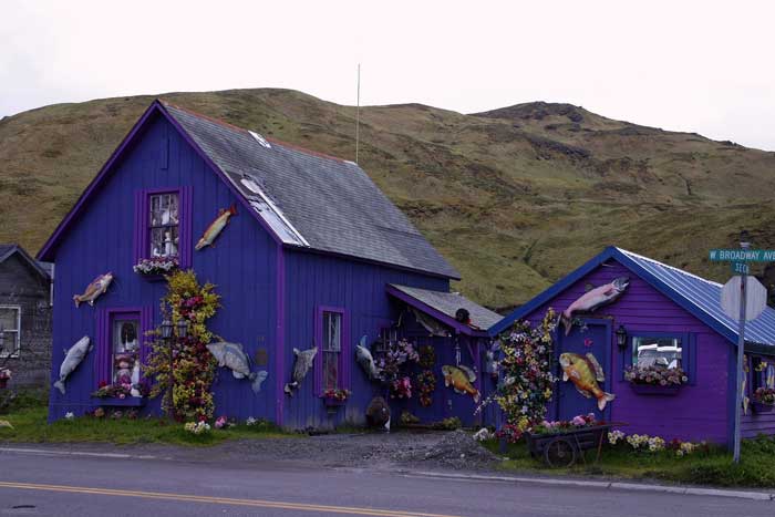 rumah warna ungu