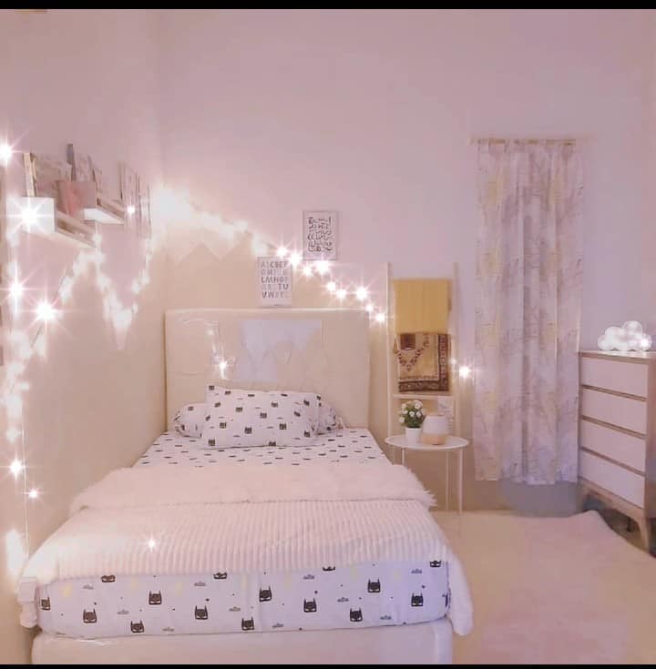 kamar aesthetic putih